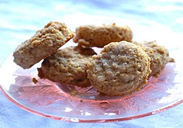 4 Ingredient Peanut Butter Oatmeal Cookies from Real Mom Nutrition