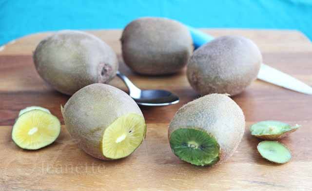 How To Peel and Cut Kiwi Fruit