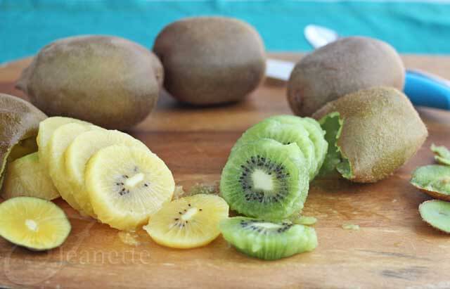 How To Peel and Cut Kiwi Fruit