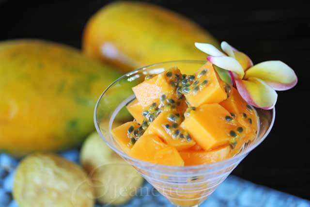 How To Cut Papaya Chunks - Papaya and Passion Fruit