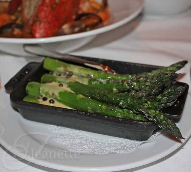 Bar Americain Asparagus with Green Peppercorn Vinaigrette