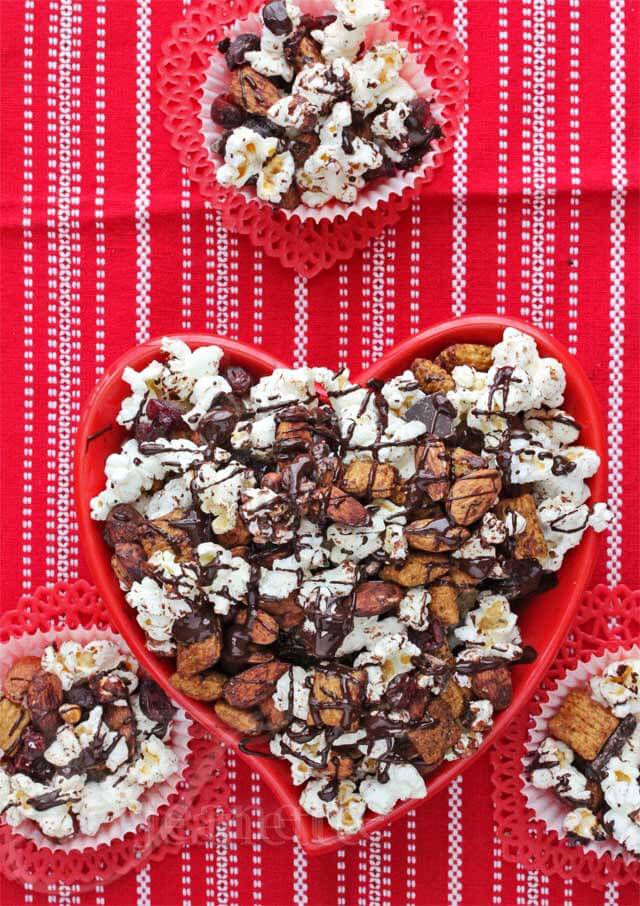 Heart Healthy Dark Chocolate Almond Cranberry Trail Mix © Jeanette's Healthy Living