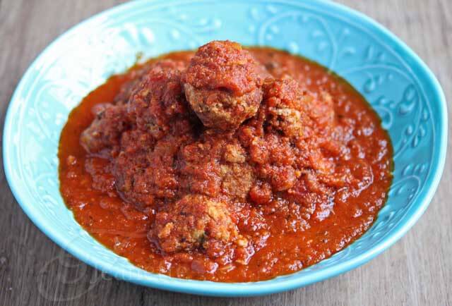 Super Healthy Tomato Pasta Sauce with Meatballs © Jeanette's Healthy Living