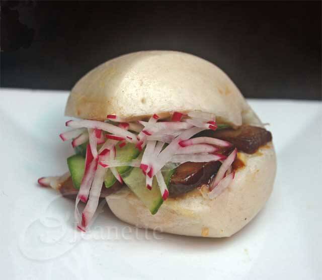 Steam Bun with Mushrooms and 5-Spice Tofu © Jeanette's Healthy Living
