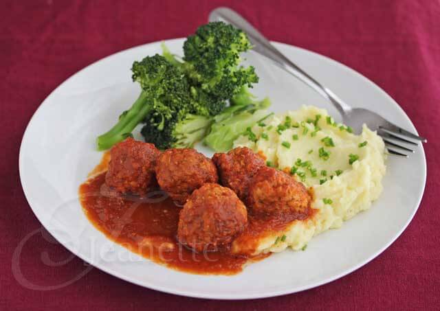 MyPlate BBQ Meatballs with Mashed Cauliflower and Steamed Broccoli © Jeanette's Healthy Living