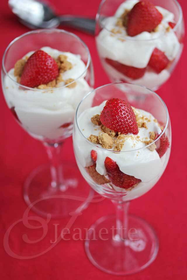 Skinny Strawberry Cheesecake Parfaits