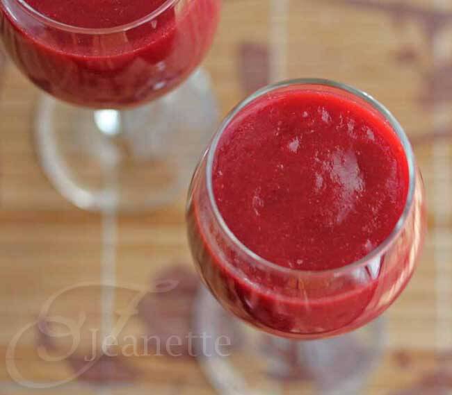 Beet Carrot Smoothie © Jeanette's Healthy Living