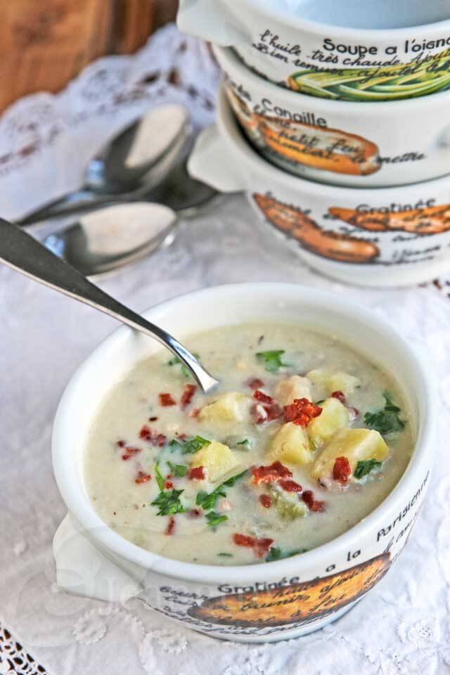 Skinny New England Cauliflower Clam Chowder - this low carb version of a favorite soup is a winner! No one will guess that cauliflower is the secret ingredient