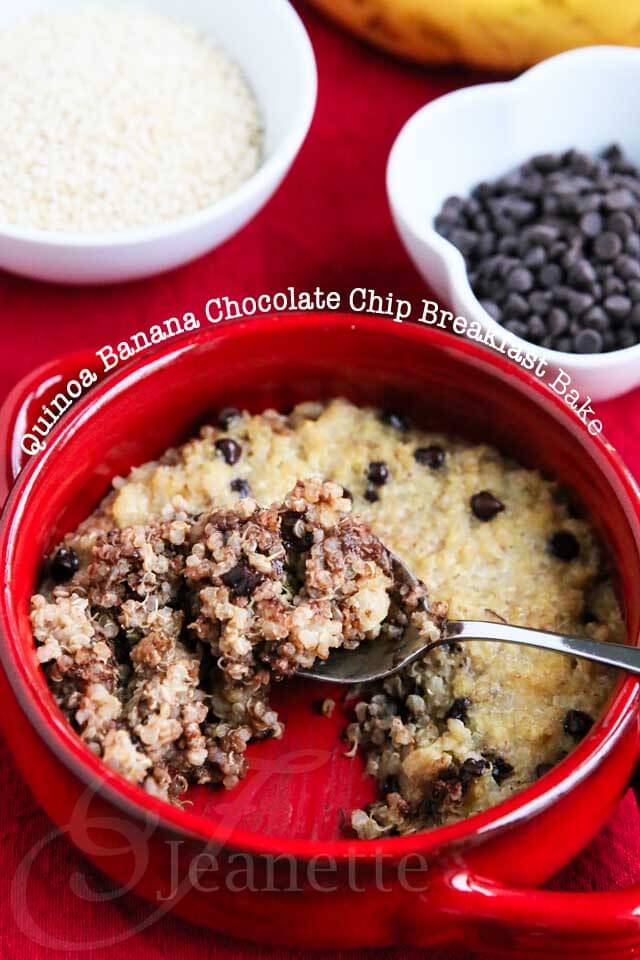 Quinoa Banana Chocolate Chip Breakfast Bake - this healthy breakfast is packed with protein and iron - even your kids will love this!