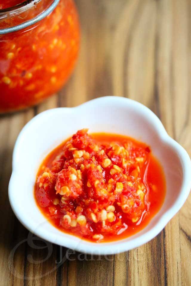 https://jeanetteshealthyliving.com/wp-content/uploads/2014/04/Thai-Chili-Sauce.jpg?utm_source=chatgpt.com