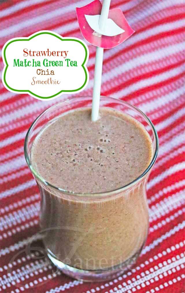 Strawberry Matcha Green Tea Chia Smoothie © Jeanette's Healthy Living