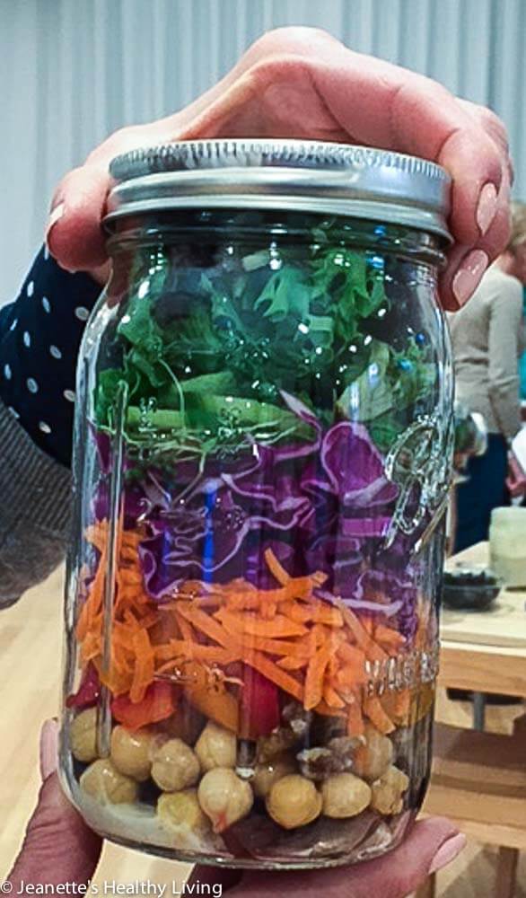 How To Host A Salad In A Jar Party - Get all the instructions you need to plan this fun group activity for your next girls night out