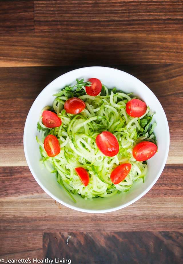 Sweet and Spicy Spiralized Cucumber Tomato Arugula Salad - this simple salad is refreshing, light and delicious!
