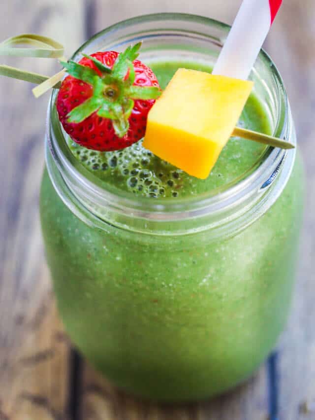 Balancing Maca Green Smoothie - this green smoothie is hormone balancing and a good source of protein and fiber for women 40+ ~ https://jeanetteshealthyliving.com