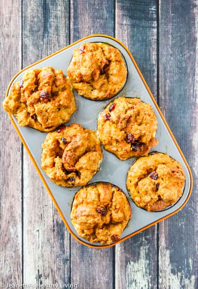 Pumpkin Orange Cranberry French Toast Muffin Cups - these portable French toast cups are perfect for busy weekday mornings! 277 calories, 11.7 grams protein and zero cholesterol each ~ https://jeanetteshealthyliving.com