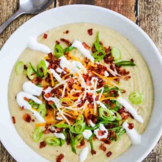 Skinny Loaded Baked Potato Soup - this soup is so creamy and rich tasting that no one will know it's low carb and healthy