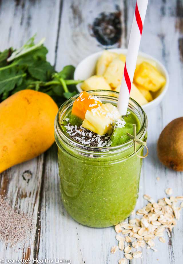 Vitamin C Boosting Green Smoothie - this nutritious, easy green smoothie is low in calories and a healthy way to start the day
