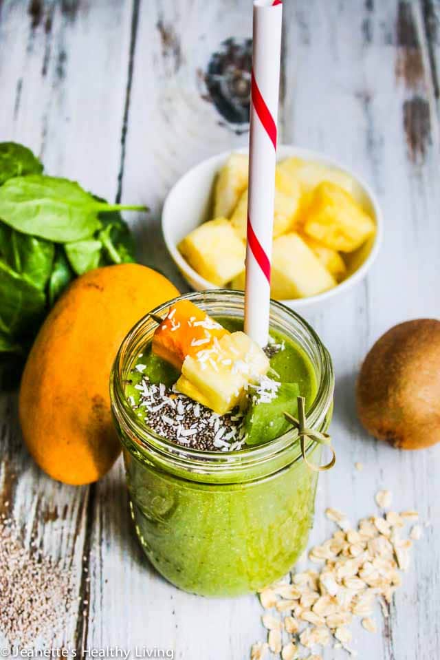 Vitamin C Boosting Green Smoothie - this nutritious, easy green smoothie is low in calories and a healthy way to start the day