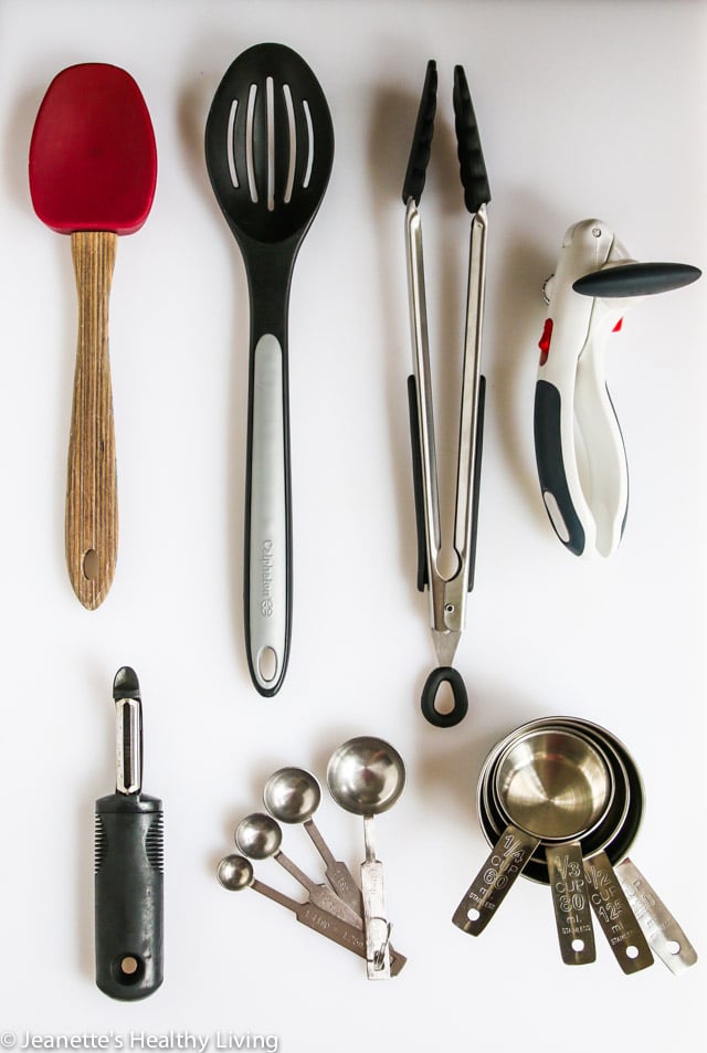 College Cooking Crash Course Part #6. Learn what essential kitchenware the beginner cook should have. 
